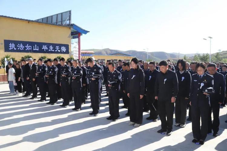 2025新澳门天天开奖结果和35岁民警因公牺牲与35岁民警因公牺牲 送别现场妻子震撼举动令人心 如刀割